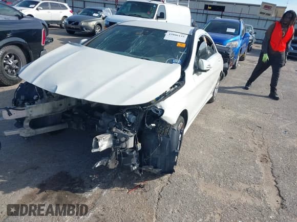 ✅ 2014 Mercedes-Benz CLA 250 • VIN: WDDSJ4EB8EN047879 • Lot: 43806155. Wystawiony na IAAI z przebiegiem Nie podano. Bezpłatny archiwum sprzedaży aukcyjnych z USA i szczegółowy raport historii pojazdu na DreamBid. Zdjęcie 2.