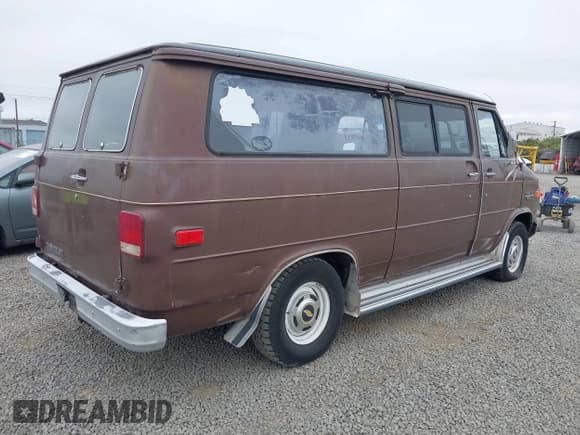 ✅ 1988 Chevrolet Chevy Van • VIN: 1GCEG25H4J7104141 • Лот: 43097646. Опубликован ранее на IAAI с пробегом 10 988 миль. Бесплатный доступ к архиву аукционных продаж из США и подробный отчёт об истории автомобиля на DreamBid. Изображение 4.