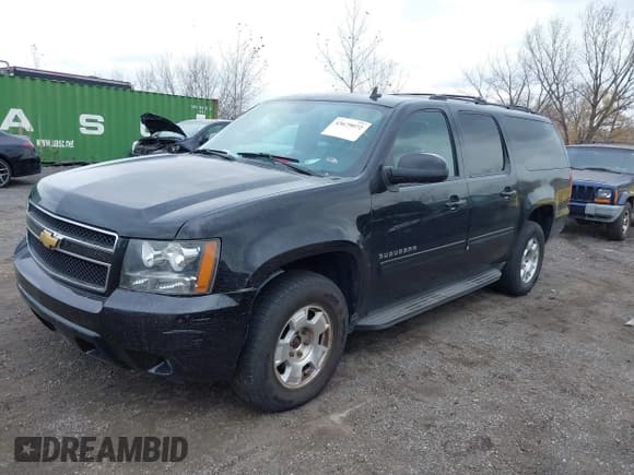 ✅ 2013 Chevrolet Suburban LT • VIN: 1GNSKJE77DR346277 • Lot: 43679072. Listed on IAAI with 435,900 mi. Free auction sales archive from the USA and detailed vehicle history report at DreamBid. Image 2.