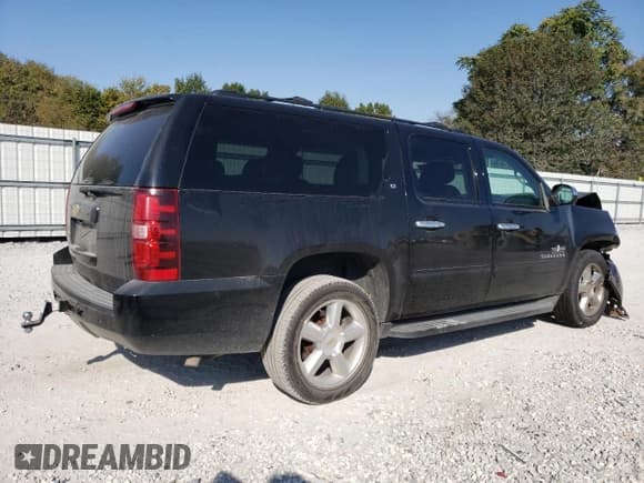 ✅ 2013 Chevrolet Suburban LT • VIN: 1GNSCJE09DR348922 • Lot: 74972334. Wystawiony na Copart z przebiegiem 108 275 mil. Bezpłatny archiwum sprzedaży aukcyjnych z USA i szczegółowy raport historii pojazdu na DreamBid. Zdjęcie 3.