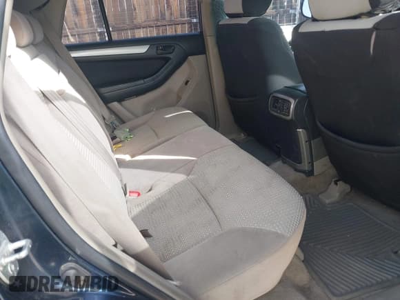 ✅ 2004 Toyota 4Runner SR5 • VIN: JTEBU14R548025619 • Lot: 42702178. Listed on IAAI with 211,777 mi. Free auction sales archive from the USA and detailed vehicle history report at DreamBid. Image 8.