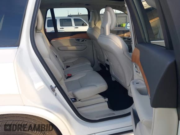✅ 2022 Volvo XC90 Momentum • VIN: YV4102CK1N1783874 • Лот: 43616340. Опубликован ранее на IAAI с пробегом 82 228 миль. Бесплатный доступ к архиву аукционных продаж из США и подробный отчёт об истории автомобиля на DreamBid. Изображение 8.