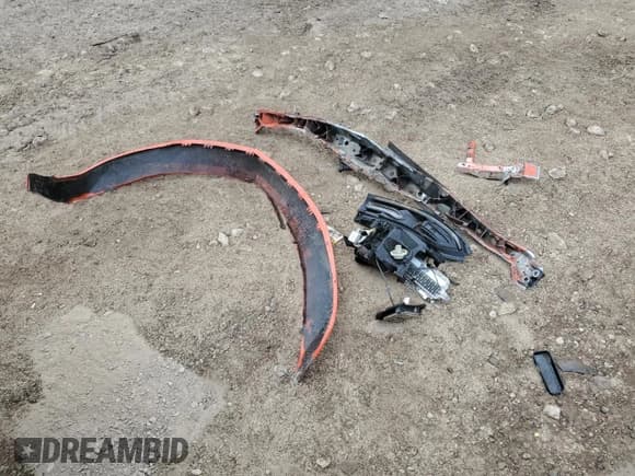 ✅ 2018 Dodge Charger R/T Scat Pack • VIN: 2C3CDXGJ4JH303695 • Lot: 71636295. Wystawiony na Copart z przebiegiem 122 162 mil. Bezpłatny archiwum sprzedaży aukcyjnych z USA i szczegółowy raport historii pojazdu na DreamBid. Zdjęcie 12.