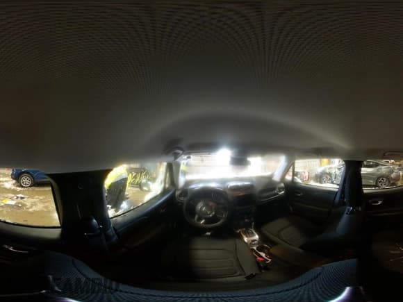 ✅ 2022 Jeep Renegade Latitude • VIN: ZACNJDB14NPN72364 • Lot: 43826424. Wystawiony na IAAI z przebiegiem 77 154 mil. Bezpłatny archiwum sprzedaży aukcyjnych z USA i szczegółowy raport historii pojazdu na DreamBid. Zdjęcie 18.