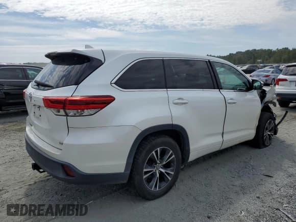 ✅ 2017 Toyota Highlander LE • VIN: 5TDZZRFH1HS204474 • Лот: 70444555. Опубликован ранее на Copart с пробегом 220 862 миль. Бесплатный доступ к архиву аукционных продаж из США и подробный отчёт об истории автомобиля на DreamBid. Изображение 3.