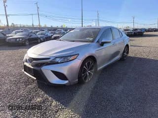 ✅ 2020 Toyota Camry SE • VIN: 4T1G11AK6LU950082 • Lot: 91616455. Wystawiony na Copart z przebiegiem 128 155 mil. Bezpłatny archiwum sprzedaży aukcyjnych z USA i szczegółowy raport historii pojazdu na DreamBid. Zdjęcie 1.