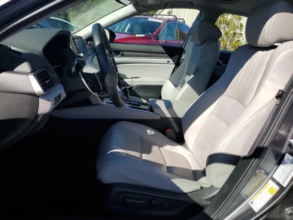 ✅ 2018 Honda Accord Touring • VIN: 1HGCV3F90JA016668 • Lot: 85762925. Wystawiony na Copart z przebiegiem 80 902 mil. Bezpłatny archiwum sprzedaży aukcyjnych z USA i szczegółowy raport historii pojazdu na DreamBid. Zdjęcie 7.