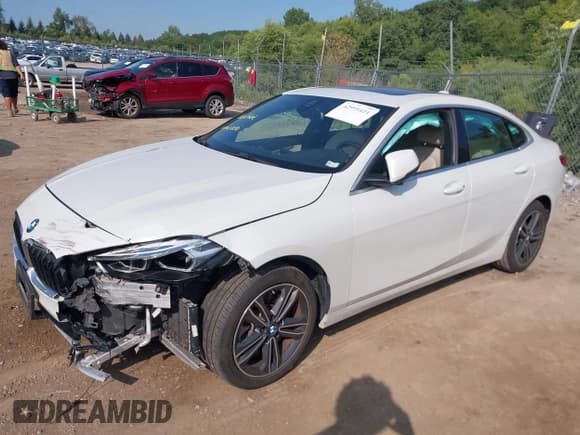 ✅ 2022 BMW 2 Series 228i • VIN: WBA53AK01N7K13261 • Lot: 42998411. Wystawiony na IAAI z przebiegiem 50 040 mil. Bezpłatny archiwum sprzedaży aukcyjnych z USA i szczegółowy raport historii pojazdu na DreamBid. Zdjęcie 2.
