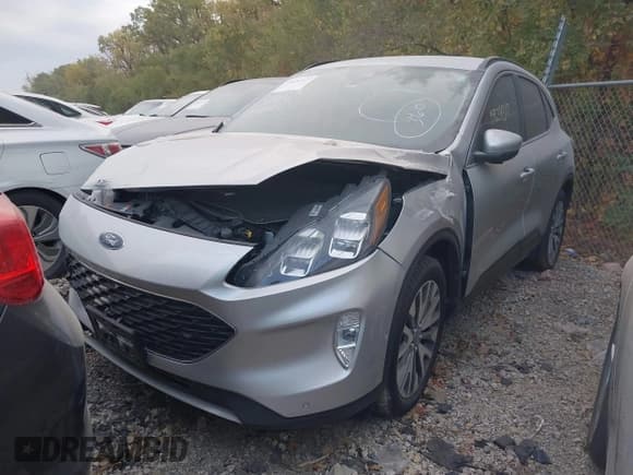 ✅ 2020 Ford Escape Titanium • VIN: 1FMCU9J96LUB18419 • Lot: 40612100. Wystawiony na IAAI z przebiegiem 40 041 mil. Bezpłatny archiwum sprzedaży aukcyjnych z USA i szczegółowy raport historii pojazdu na DreamBid. Zdjęcie 17.
