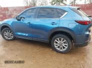 ✅ 2023 Mazda CX-5 S Carbon Edition • VIN: JM3KFBCM2P0235177 • Lot: 41209889. Wystawiony na IAAI z przebiegiem 15 588 mil. Bezpłatny archiwum sprzedaży aukcyjnych z USA i szczegółowy raport historii pojazdu na DreamBid. Zdjęcie 3.