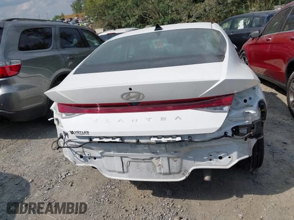 ✅ 2024 Hyundai Elantra SEL • VIN: KMHLS4DG5RU759945 • Lot: 43138961. Listed on IAAI with 39,139 mi. Free auction sales archive from the USA and detailed vehicle history report at DreamBid. Image 16.