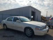 ✅ 2007 Lincoln Town Car Designer Series • VIN: 1LNHM83V97Y601993 • Lot: 86153225. Wystawiony na Copart z przebiegiem 195 493 mil. Bezpłatny archiwum sprzedaży aukcyjnych z USA i szczegółowy raport historii pojazdu na DreamBid. Zdjęcie 4.