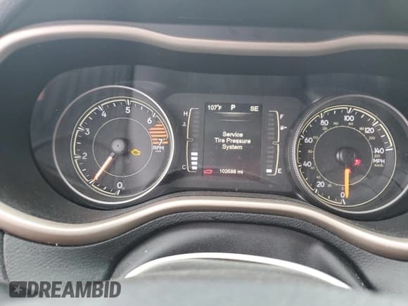 ✅ 2016 Jeep Cherokee Latitude • VIN: 1C4PJMCB1GW318782 • Lot: 69784835. Wystawiony na Copart z przebiegiem 102 598 mil. Bezpłatny archiwum sprzedaży aukcyjnych z USA i szczegółowy raport historii pojazdu na DreamBid. Zdjęcie 9.