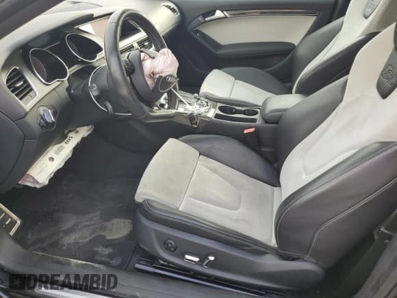 ✅ 2013 Audi S5 Premium Plus • VIN: WAUCGAFR3DA068214 • Lot: 69732035. Wystawiony na Copart z przebiegiem 132 734 mil. Bezpłatny archiwum sprzedaży aukcyjnych z USA i szczegółowy raport historii pojazdu na DreamBid. Zdjęcie 7.