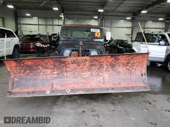 ✅ 1984 Jeep CJ • VIN: 1JCCM87E8ET005565 • Lot: 82138595. Listed on Copart with 82,667 mi. Free auction sales archive from the USA and detailed vehicle history report at DreamBid. Image 5.