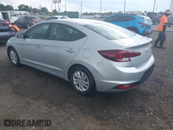 ✅ 2019 Hyundai Elantra SE • VIN: 5NPD74LF2KH474221 • Lot: 42503083. Listed on IAAI with 134,271 mi. Free auction sales archive from the USA and detailed vehicle history report at DreamBid. Image 3.