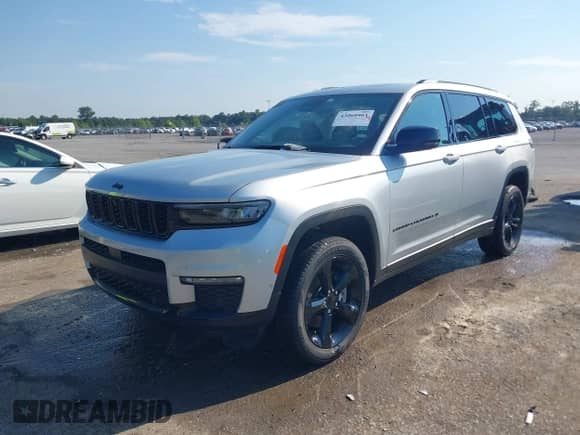 2025 Jeep Grand Cherokee Limited with VIN 1C4RJJBG5S8672323, listed as a IAAI auction lot 43060461 with 4,805 mi miles and . Bid and sale history available at DreamBid. Image 2.