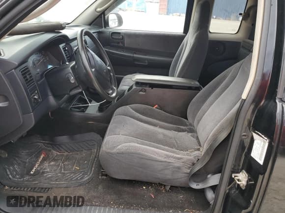 ✅ 2004 Dodge Dakota Sport • VIN: 1D7GL32N04S653993 • Lot: 79427924. Wystawiony na Copart z przebiegiem 165 338 mil. Bezpłatny archiwum sprzedaży aukcyjnych z USA i szczegółowy raport historii pojazdu na DreamBid. Zdjęcie 7.