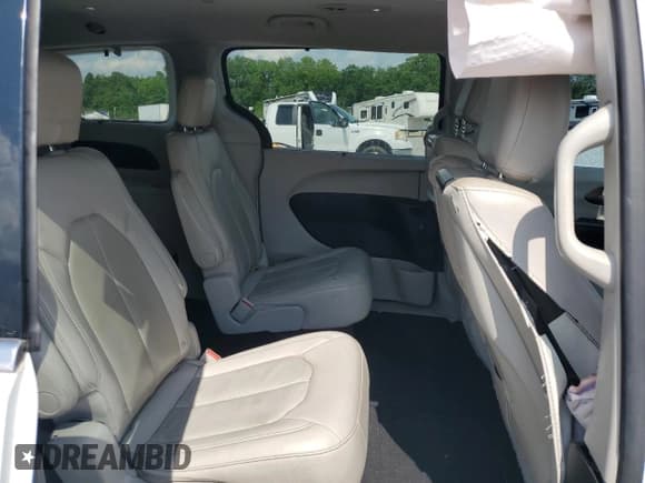 ✅ 2018 Chrysler Pacifica Touring L Plus • VIN: 2C4RC1EG2JR322401 • Lot: 56288045. Wystawiony na Copart z przebiegiem 112 110 mil. Bezpłatny archiwum sprzedaży aukcyjnych z USA i szczegółowy raport historii pojazdu na DreamBid. Zdjęcie 11.