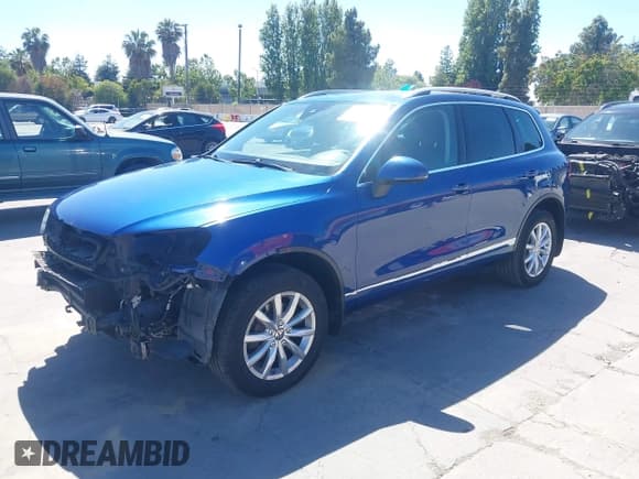 ✅ 2016 Volkswagen Touareg Lux • VIN: WVGEF9BP1GD012630 • Лот: 42512216. Опубликован ранее на IAAI с пробегом 93 733 миль. Бесплатный доступ к архиву аукционных продаж из США и подробный отчёт об истории автомобиля на DreamBid. Изображение 2.