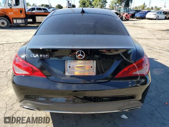 ✅ 2018 Mercedes-Benz CLA 250 • VIN: WDDSJ4EB2JN664107 • Lot: 82532105. Wystawiony na Copart z przebiegiem 86 587 mil. Bezpłatny archiwum sprzedaży aukcyjnych z USA i szczegółowy raport historii pojazdu na DreamBid. Zdjęcie 6.