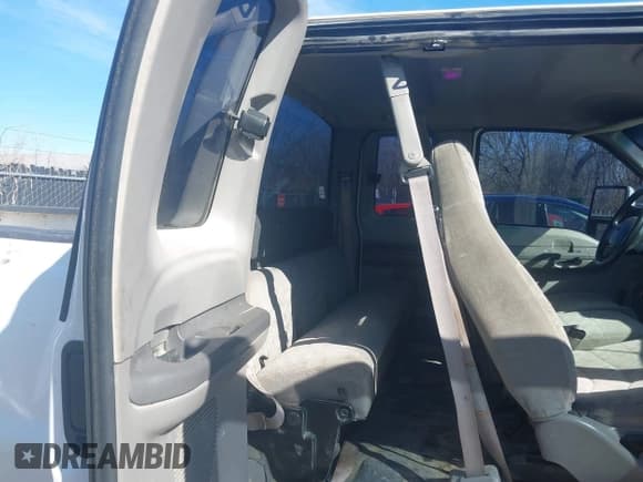 ✅ 1999 Ford F-250 XL • VIN: 1FTNX20F6XEF07127 • Lot: 41661157. Listed on IAAI with 225,319 mi. Free auction sales archive from the USA and detailed vehicle history report at DreamBid. Image 8.