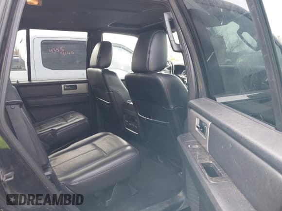 ✅ 2015 Ford Expedition Limited • VIN: 1FMJU2AT8FEF51006 • Lot: 43619437. Wystawiony na IAAI z przebiegiem 175 264 mil. Bezpłatny archiwum sprzedaży aukcyjnych z USA i szczegółowy raport historii pojazdu na DreamBid. Zdjęcie 8.