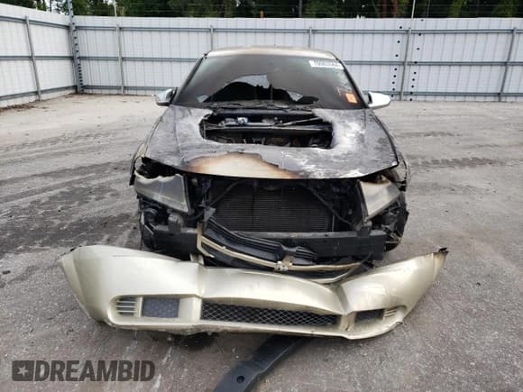 ✅ 2010 Dodge Avenger SXT • VIN: 1B3CC4FB1AN139659 • Lot: 70983584. Wystawiony na Copart z przebiegiem Nie podano. Bezpłatny archiwum sprzedaży aukcyjnych z USA i szczegółowy raport historii pojazdu na DreamBid. Zdjęcie 5.