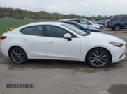 ✅ 2018 Mazda 3 Touring • VIN: 3MZBN1V32JM190611 • Lot: 42032844. Wystawiony na IAAI z przebiegiem 63 493 mil. Bezpłatny archiwum sprzedaży aukcyjnych z USA i szczegółowy raport historii pojazdu na DreamBid. Zdjęcie 14.