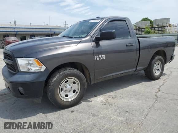 2017 Ram 1500 Tradesman z VIN 3C6JR6AG2HG791672, wystawiony jako Copart lot #60555785 z przebiegiem 174 891 mil mil oraz Czysty tytuł • Clean title. Historia ofert i sprzedaży dostępna na DreamBid. Obrazek 1.