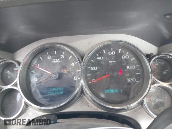 ✅ 2014 Chevrolet Silverado 2500HD • VIN: 1GC0CVC87EF132134 • Lot: 41439763. Wystawiony na IAAI z przebiegiem 214 115 mil. Bezpłatny archiwum sprzedaży aukcyjnych z USA i szczegółowy raport historii pojazdu na DreamBid. Zdjęcie 7.