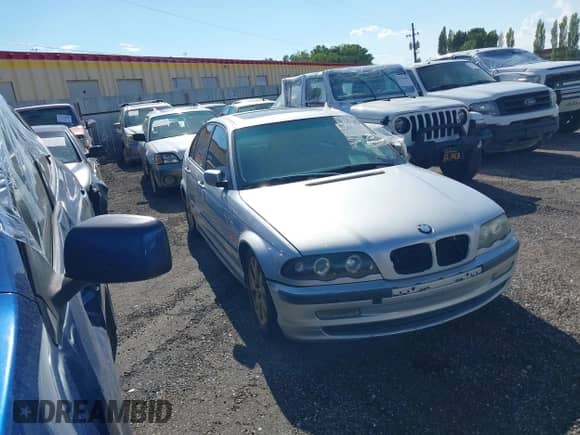 1999 BMW 3 Series 323i с VIN WBAAM3338XKC62430, выставлен на аукционе IAAI как лот 37499557 с пробегом Не указан миль и . История ставок и продаж доступна на DreamBid. Изображение 1.