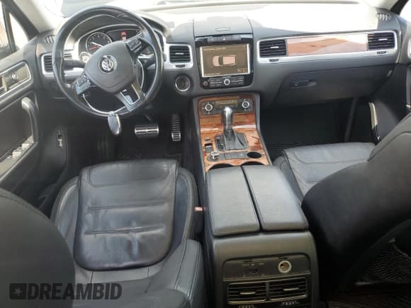 ✅ 2011 Volkswagen Touareg • VIN: WVGFG9BP5BD002225 • Lot: 59926795. Wystawiony na Copart z przebiegiem 154 212 mil. Bezpłatny archiwum sprzedaży aukcyjnych z USA i szczegółowy raport historii pojazdu na DreamBid. Zdjęcie 8.