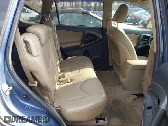 ✅ 2011 Toyota RAV4 Limited • VIN: 2T3DF4DV3BW132651 • Lot: 43819656. Listed on IAAI with 105,662 mi. Free auction sales archive from the USA and detailed vehicle history report at DreamBid. Image 8.