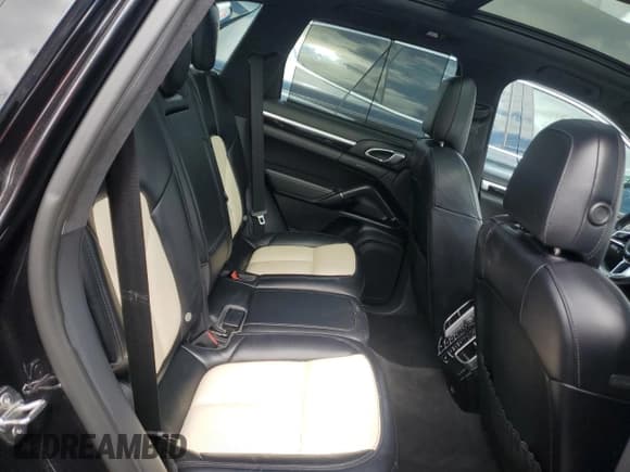 ✅ 2017 Porsche Cayenne GTS • VIN: WP1AD2A22HLA81676 • Lot: 50142495. Wystawiony na Copart z przebiegiem 88 742 mil. Bezpłatny archiwum sprzedaży aukcyjnych z USA i szczegółowy raport historii pojazdu na DreamBid. Zdjęcie 11.