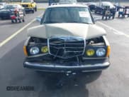 ✅ 1981 Mercedes-Benz 300 • VIN: WDBAB93A0BN004769 • Lot: 43684189. Wystawiony na IAAI z przebiegiem 306 130 mil. Bezpłatny archiwum sprzedaży aukcyjnych z USA i szczegółowy raport historii pojazdu na DreamBid. Zdjęcie 6.