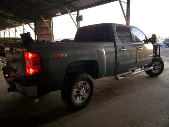 ✅ 2007 Chevrolet Silverado 2500HD 1LT • VIN: 1GCHC23K87F566126 • Lot: 83988864. Wystawiony na Copart z przebiegiem 203 978 mil. Bezpłatny archiwum sprzedaży aukcyjnych z USA i szczegółowy raport historii pojazdu na DreamBid. Zdjęcie 3.