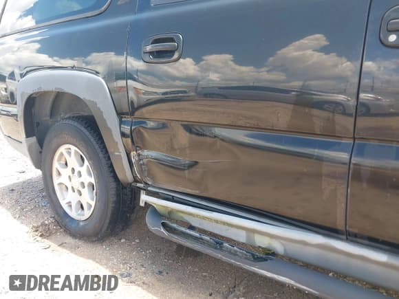 ✅ 2003 Chevrolet Suburban LS • VIN: 3GNFK16Z13G105508 • Lot: 42864551. Listed on IAAI with 294,320 mi. Free auction sales archive from the USA and detailed vehicle history report at DreamBid. Image 6.