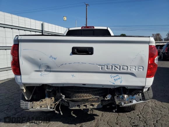 ✅ 2017 Toyota Tundra SR • VIN: 5TFTY5F16HX009503 • Lot: 84199964. Listed on Copart with 119,255 mi. Free auction sales archive from the USA and detailed vehicle history report at DreamBid. Image 6.