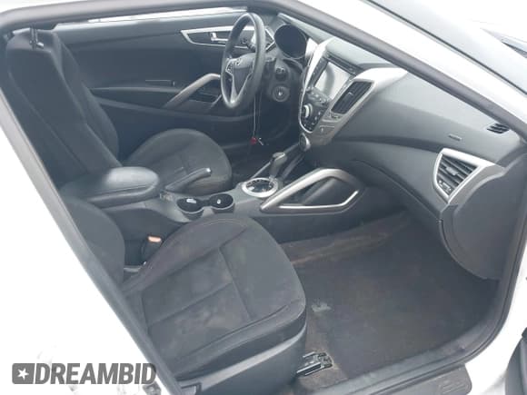 ✅ 2015 Hyundai Veloster • VIN: KMHTC6AD5FU232471 • Lot: 41486277. Wystawiony na IAAI z przebiegiem 167 304 mil. Bezpłatny archiwum sprzedaży aukcyjnych z USA i szczegółowy raport historii pojazdu na DreamBid. Zdjęcie 5.