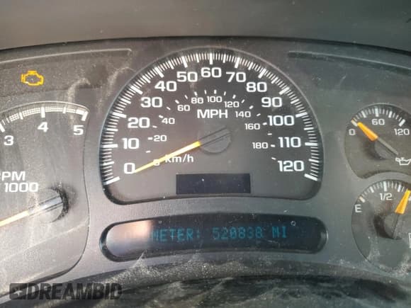 ✅ 2005 GMC Sierra 1500 • VIN: 1GTJC33235F813444 • Lot: 74541684. Wystawiony na Copart z przebiegiem 520 838 mil. Bezpłatny archiwum sprzedaży aukcyjnych z USA i szczegółowy raport historii pojazdu na DreamBid. Zdjęcie 9.