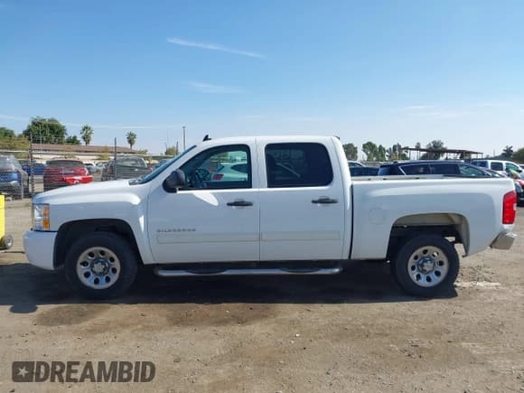 ✅ 2011 Chevrolet Silverado 1500 LS • VIN: 3GCPCREA5BG408018 • Lot: 43217341. Wystawiony na IAAI z przebiegiem 190 884 mil. Bezpłatny archiwum sprzedaży aukcyjnych z USA i szczegółowy raport historii pojazdu na DreamBid. Zdjęcie 14.