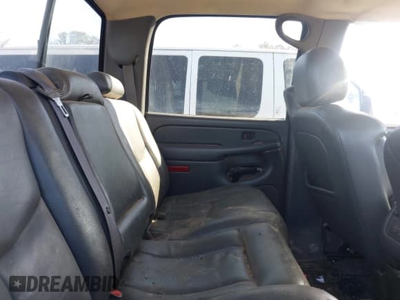 ✅ 2006 Chevrolet Silverado 2500HD LT1 • VIN: 1GCHK23D76F211225 • Lot: 41454948. Listed on IAAI with 203,000 mi. Free auction sales archive from the USA and detailed vehicle history report at DreamBid. Image 8.