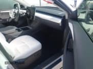 ✅ 2024 Tesla Model Y Long Range • VIN: 7SAYGDEE2RF063709 • Lot: 43747030. Wystawiony na IAAI z przebiegiem 47 592 mil. Bezpłatny archiwum sprzedaży aukcyjnych z USA i szczegółowy raport historii pojazdu na DreamBid. Zdjęcie 5.