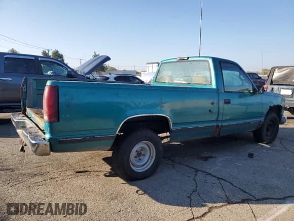 ✅ 1995 Chevrolet Silverado 1500 • VIN: 1GCEC14H5SZ219960 • Lot: 90482515. Wystawiony na Copart z przebiegiem 381 763 mil. Bezpłatny archiwum sprzedaży aukcyjnych z USA i szczegółowy raport historii pojazdu na DreamBid. Zdjęcie 3.