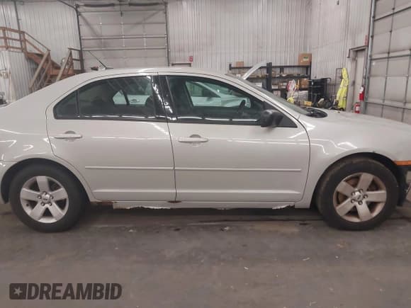 ✅ 2008 Ford Fusion SE • VIN: 3FAHP07Z88R147588 • Lot: 43458935. Wystawiony na IAAI z przebiegiem 179 454 mil. Bezpłatny archiwum sprzedaży aukcyjnych z USA i szczegółowy raport historii pojazdu na DreamBid. Zdjęcie 14.