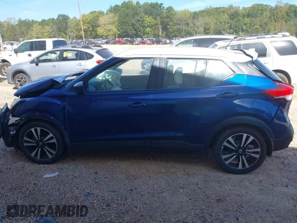 ✅ 2018 Nissan Kicks SR • VIN: 3N1CP5CU8JL545990 • Lot: 43367927. Wystawiony na IAAI z przebiegiem 132 682 mil. Bezpłatny archiwum sprzedaży aukcyjnych z USA i szczegółowy raport historii pojazdu na DreamBid. Zdjęcie 15.