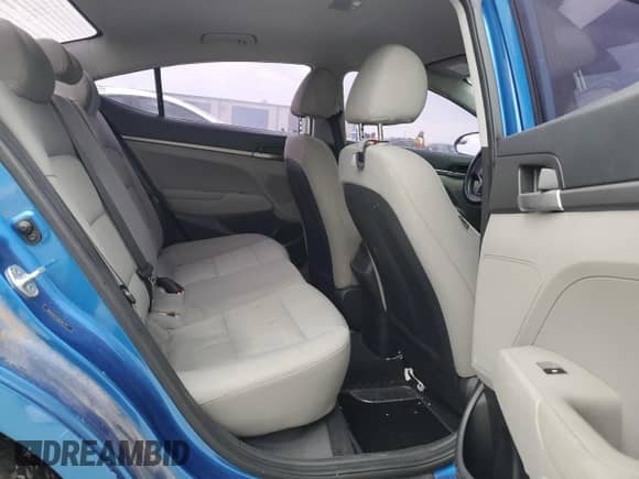 2017 Hyundai Elantra SE z VIN 5NPD74LF1HH191771, wystawiony jako Copart lot #82762305 z przebiegiem 137 493 mil mil oraz Czysty tytuł • Clean title. Historia ofert i sprzedaży dostępna na DreamBid. Obrazek 10.