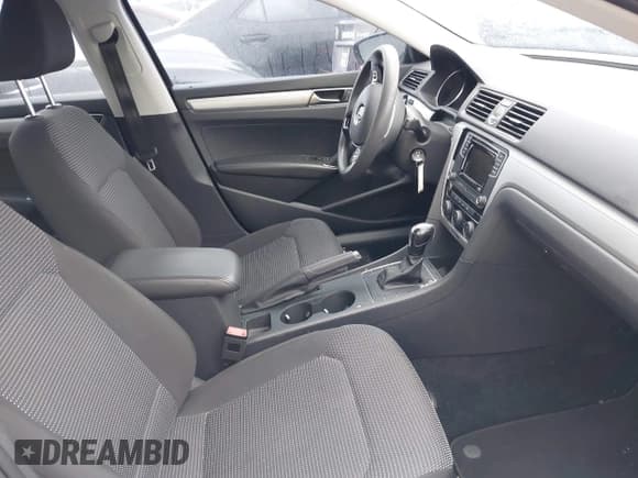 ✅ 2008 Volkswagen Passat Komfort • VIN: WVWAK73C78E055766 • Lot: 43690911. Wystawiony na IAAI z przebiegiem Nie podano. Bezpłatny archiwum sprzedaży aukcyjnych z USA i szczegółowy raport historii pojazdu na DreamBid. Zdjęcie 5.