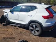 ✅ 2020 Volvo XC40 Momentum • VIN: YV4162UKXL2187831 • Lot: 43594664. Listed on IAAI with 28,578 mi. Free auction sales archive from the USA and detailed vehicle history report at DreamBid. Image 3.